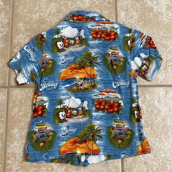 Disney Cruise Line Castaway Cay Hawaiian Button Down Shirt - Picture 4 of 4